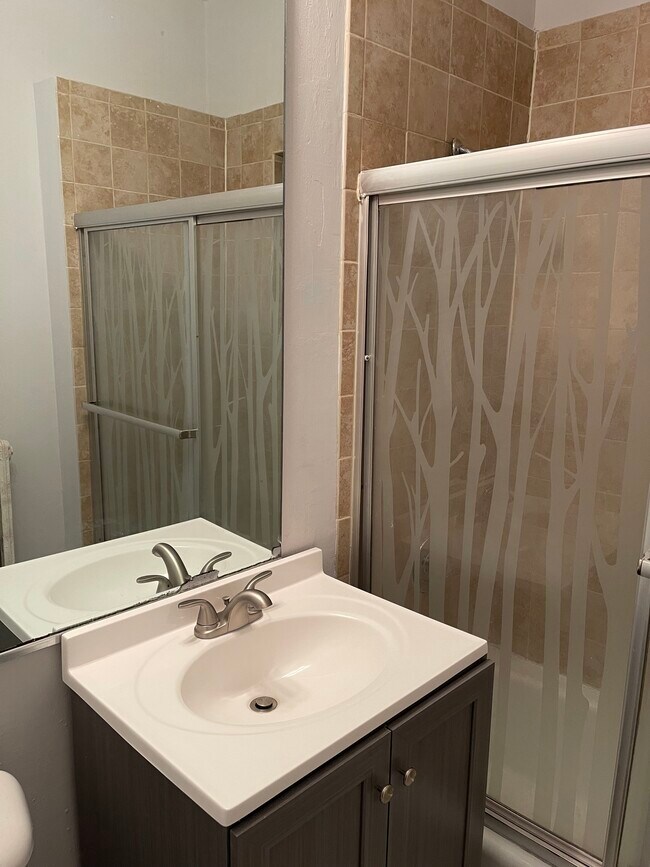 Foto del edificio - 4831 Greenleaf St