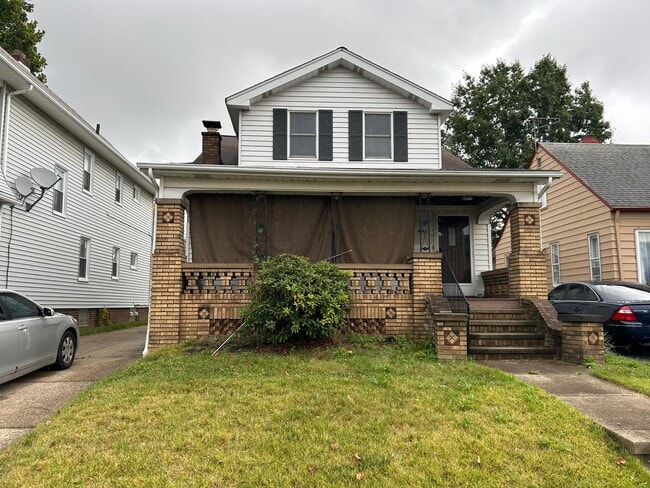 Building Photo - ? Spacious 4-Bed, 2-Bath Gem with Finished...