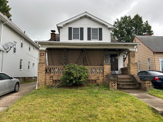 Foto del edificio - ? Spacious 4-Bed, 2-Bath Gem with Finished...