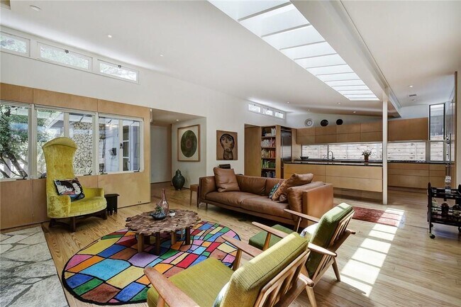 Open concept kitchen/ living room - 2300 Rundell Plz