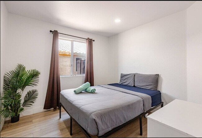Foto del edificio - 4801 W Craig Rd
