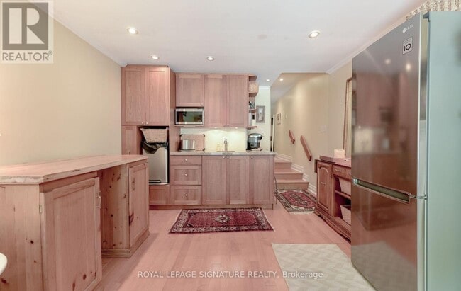 Building Photo - 641 Balliol St