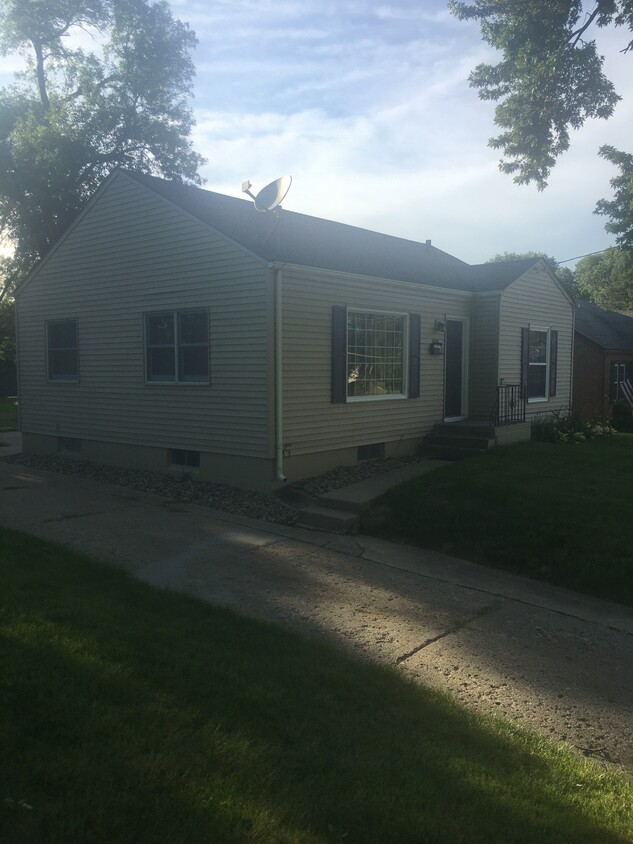 Primary Photo - 1606 E 33rd St
