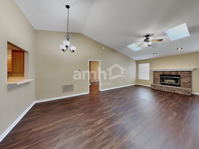 Foto del edificio - 220 Longview Bend