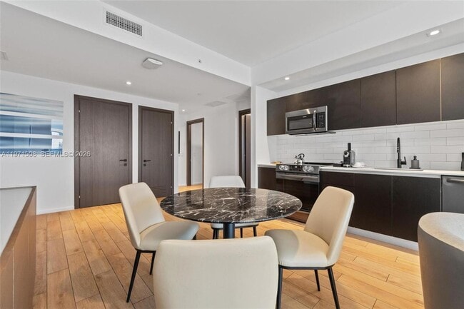 Foto del edificio - 398 NE 5th St