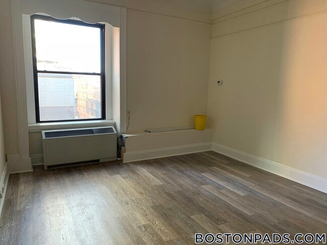 Building Photo - 62 Boylston St