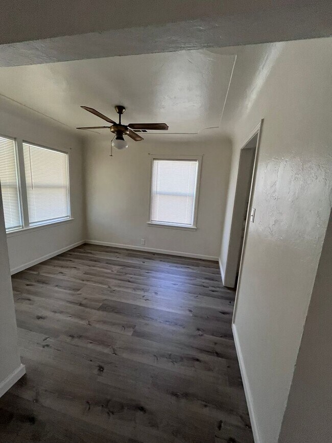 Foto del edificio - Move in Special see Ad