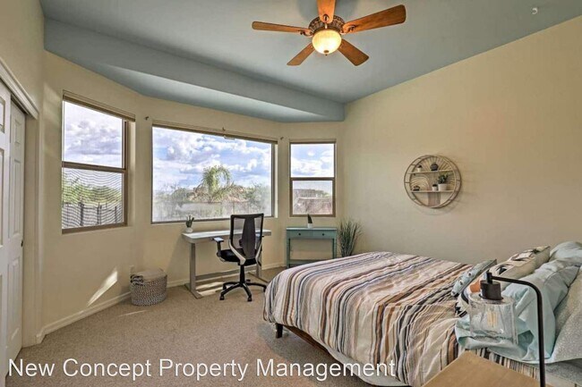 Building Photo - 4 br, 2.5 bath House - 9934 S Camino De La...