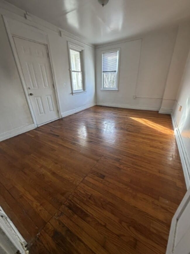 Foto del edificio - AVAILABLE FOR SHOWING 3!!! BR/1 BA. Promotion - $500 off first month rent!!