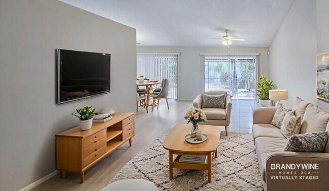 Foto del edificio - 737 Country Shire Ln