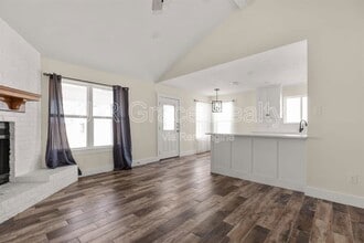 Building Photo - 740 N League