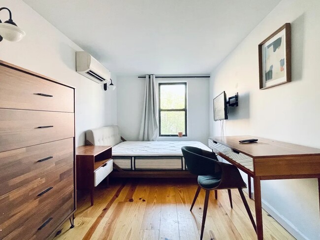 Foto del edificio - Furnished room/NOT APARTMENT