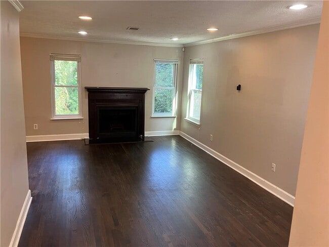 Foto del edificio - 1215 Oak Forest Ct SW