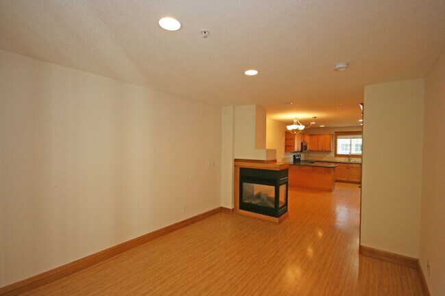 Foto del edificio - 3 bedroom 3.5 bath town home