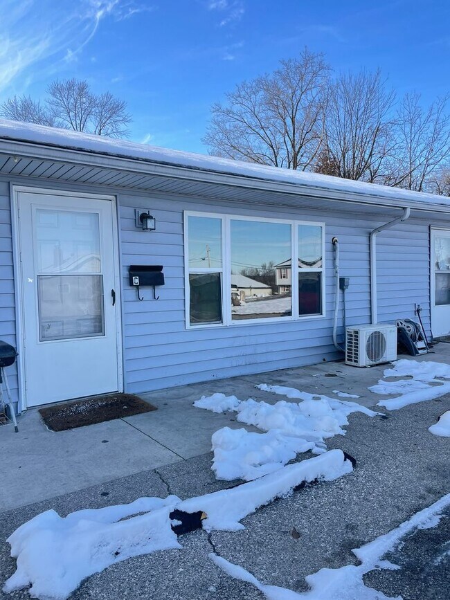 Foto del edificio - 1 Bed 1 Bath Apartment For Rent in TROY, MO