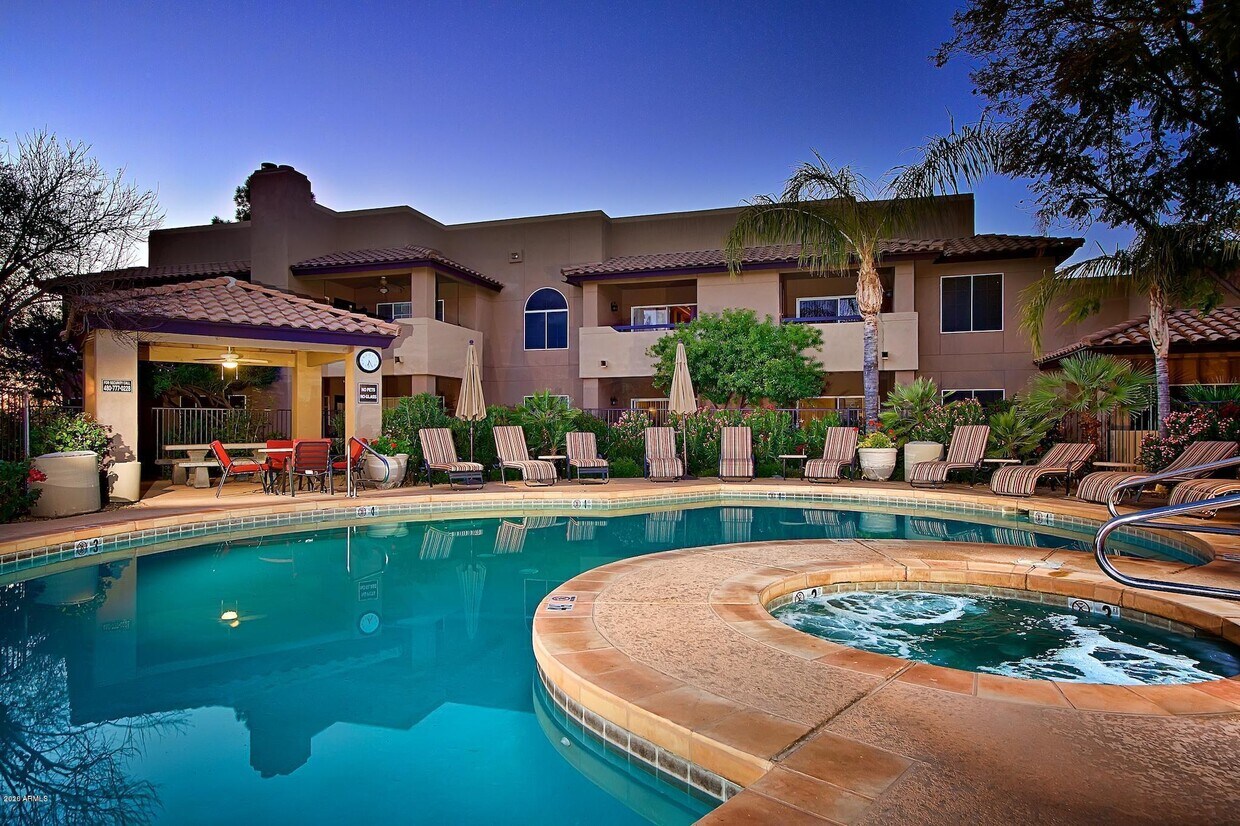 Foto principal - 9451 E Becker Ln