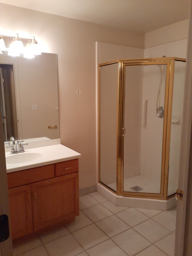 Building Photo - 11075 S Grape Arbor Pl