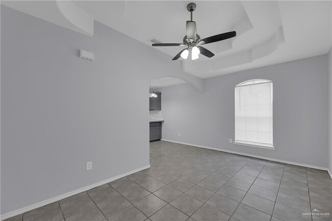 Building Photo - 813 W Bronze Dr