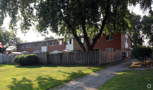Primary Photo - 60-64 Henley Cres