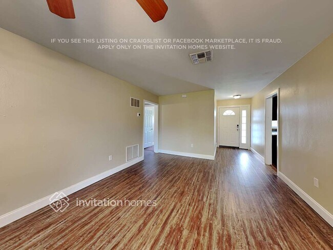 Foto del edificio - 324 Lake Fair Ln