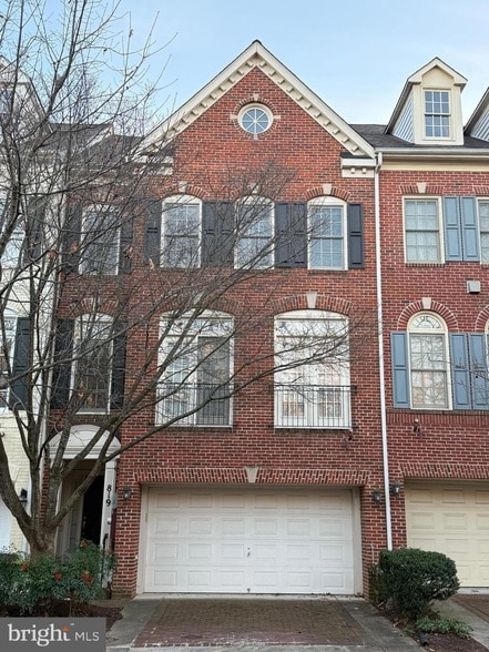 Building Photo - 819 Oak Knoll Terrace