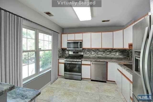 Building Photo - 2172 Kent Ct