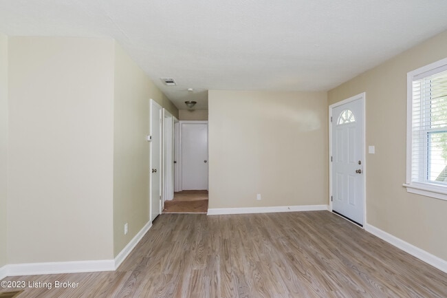 Building Photo - 2215 Cavalier Dr