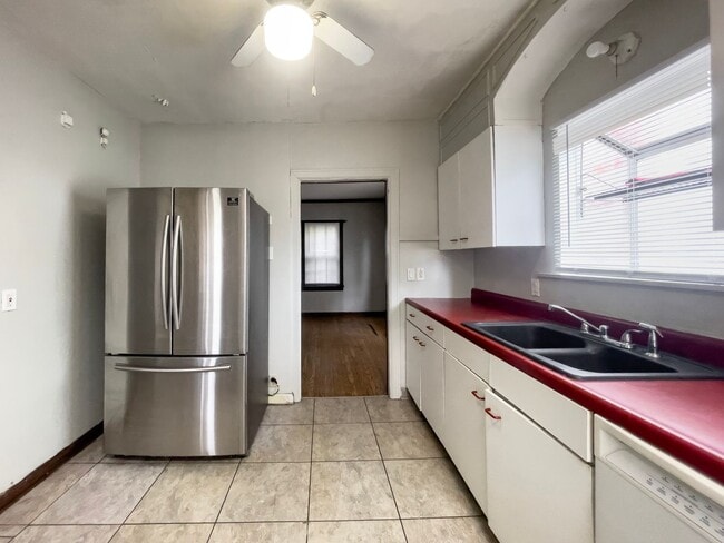 Building Photo - AVAILABLE IMMEDIATELY! Dishwasher and Wash...