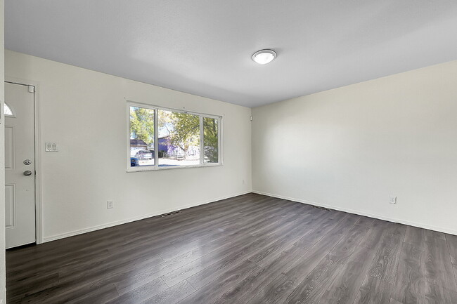 Foto del edificio - $1,900.00, 3-bed, 2-bath located in Colora...