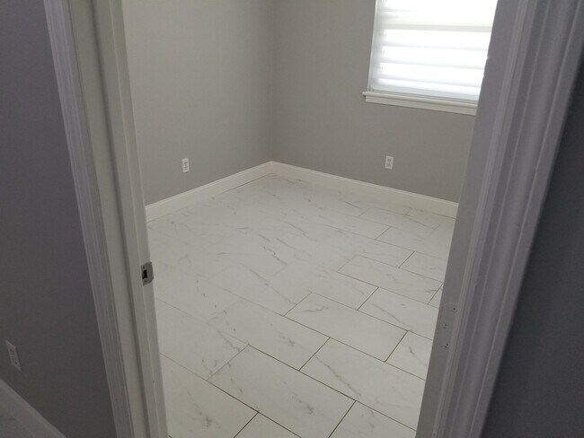 Building Photo - 16 Ferncliff Way