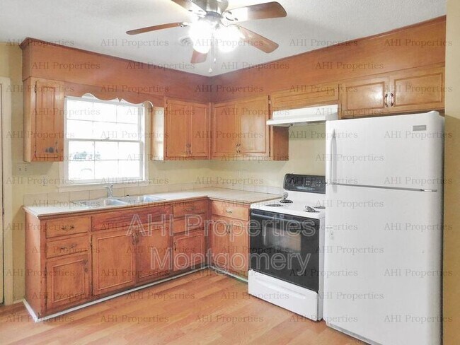 Building Photo - 1218 Woodbridge Dr