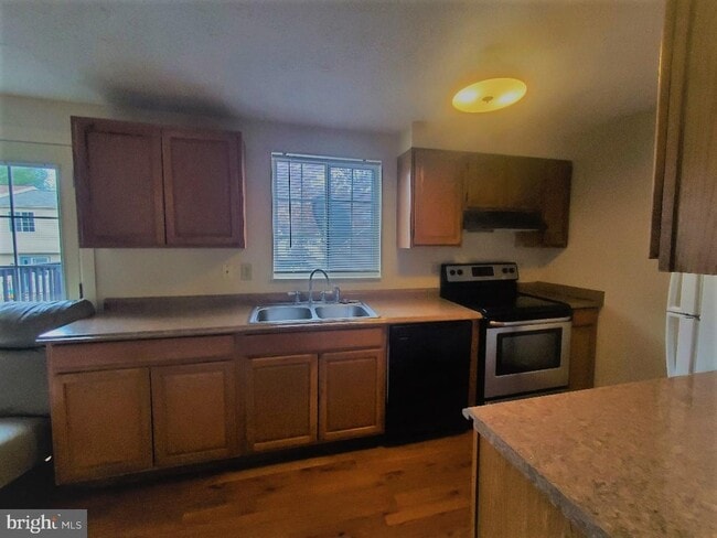 Building Photo - 1234 Elm Grove Cir