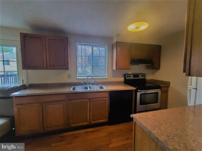 Foto del edificio - 1234 Elm Grove Cir