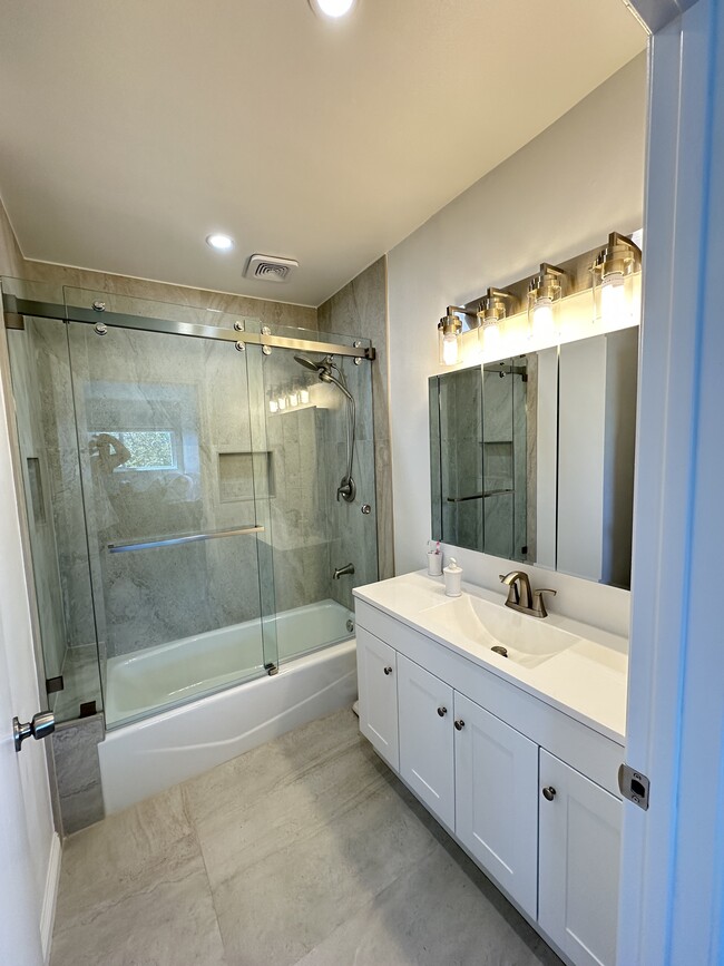 Main Bathroom - 1307 Aviation Blvd