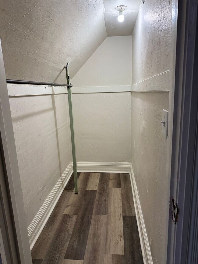 Foto del edificio - 120 E Spring St