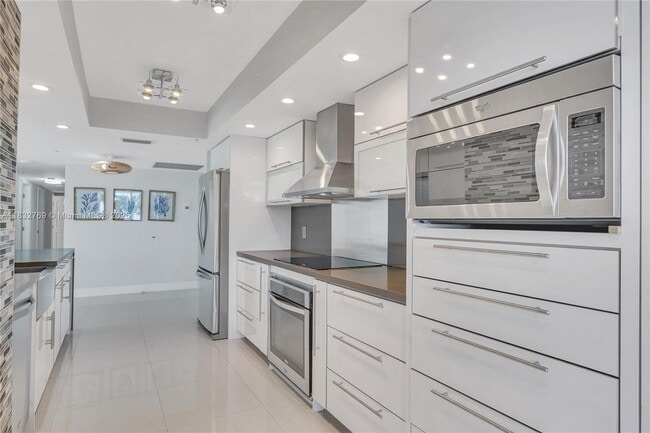 Building Photo - 10175 Collins Ave