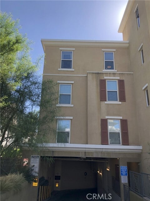 Foto del edificio - 128 N Oak Knoll Ave