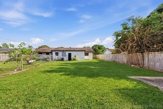 Building Photo - 3847 Roan Ct E