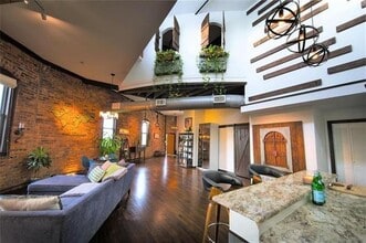 Building Photo - 2220 S Harwood St