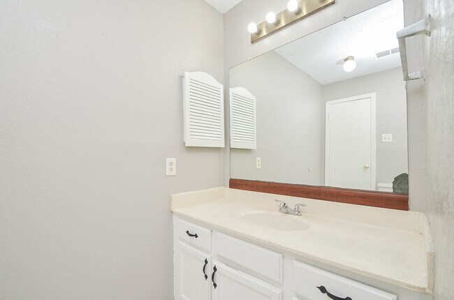 Foto del edificio - 8231 Furlong Ln