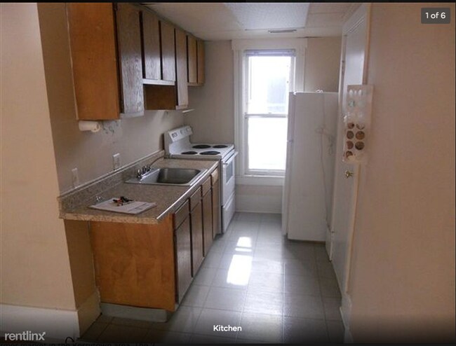 Building Photo - 4 br, 2 bath Apartment - 310 Beakes St 2