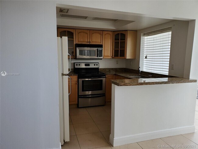 Foto del edificio - 9411 SW 4th St