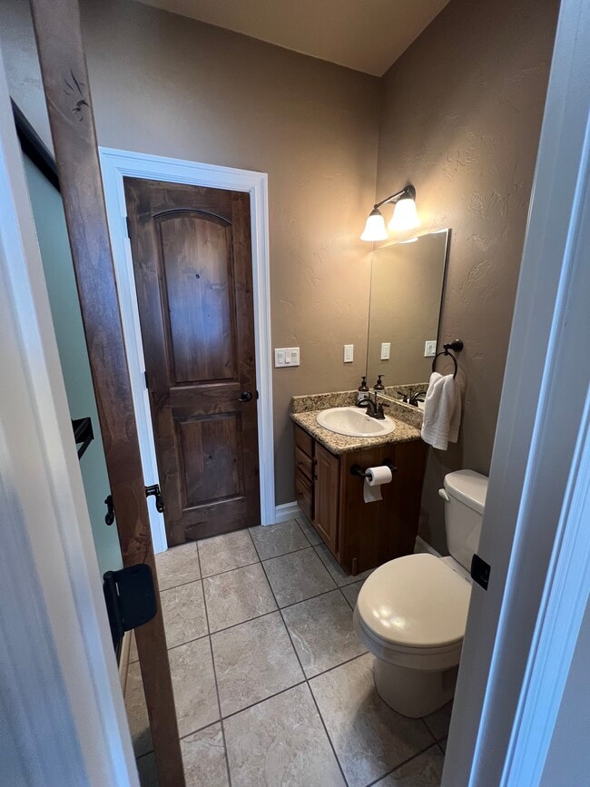 Building Photo - 3029 River Lakes Dr