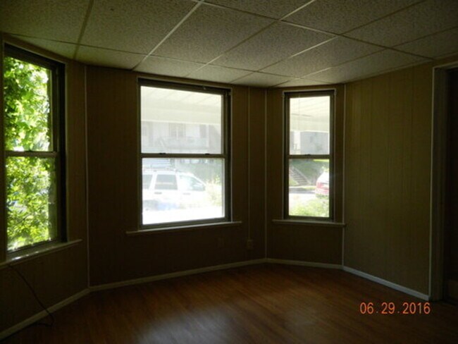 Building Photo - 147 North Ave