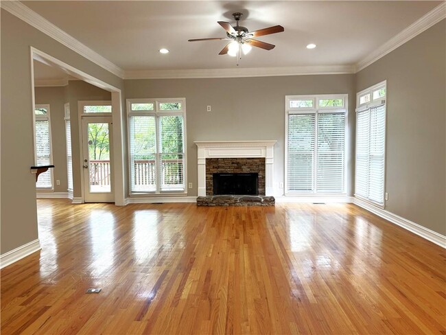 Building Photo - 889 Lenox Ct NE