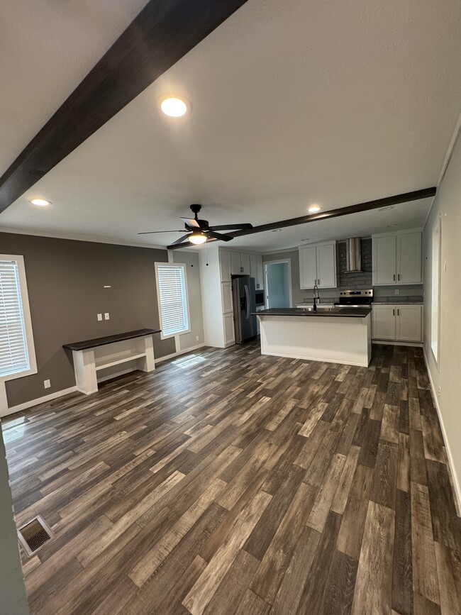 Building Photo - 321 Shannon Dr