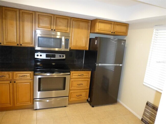 Foto del edificio - 136 Lakeside Dr