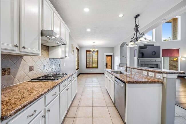 Foto del edificio - 8127 Edenwood Dr