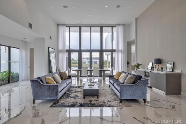 Building Photo - 16610 Sunset Way