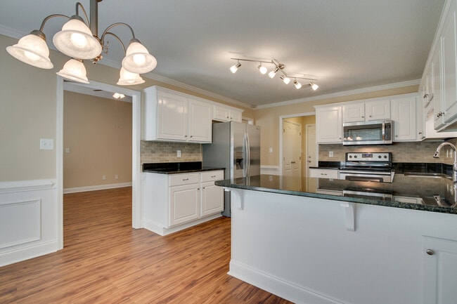 Foto del edificio - 2152 Sylvan Lake Dr